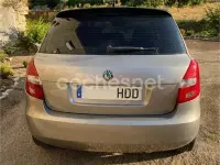 Usado Skoda Fabia Ambition 85 CV (62 kW) 2011 Gris / plata Berlina