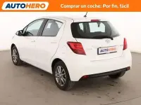 Usado Toyota Yaris Active 100 CV (73 kW) 2015 Blanco Utilitario