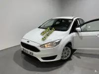 Usado Ford Focus Ambiente 90 CV (66 kW) 2015 Blanco Berlina