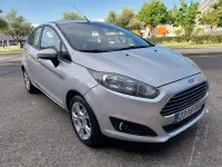 Usado Ford Fiesta Trend 82 CV (60 kW) 2014 Gris / plata Utilitario