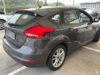 Usado Ford Focus Trend 95 CV (69 kW) 2015 Gris / plata Berlina