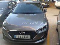 Usado Hyundai i30 100 CV (73 kW) 2019 Gris / plata Berlina