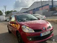 Usado Renault Clio II 75 CV (55 kW) 2008 Granate Berlina