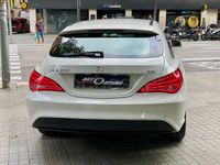 Usado Mercedes CLA200 Shooting Brake Urban 136 CV (100 kW) 2015 Blanco Familiar
