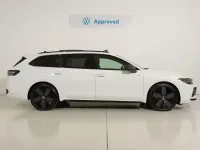 Usado VW Passat R-line 150 CV (110 kW) 2024 Blanco Familiar
