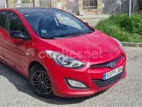 Usado Hyundai i30 90 CV (66 kW) 2015 Rojo Berlina