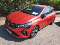 Usado Renault Clio V Techno 90 CV (66 kW) 2024 Rojo Berlina
