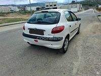 Usado Peugeot 206 90 CV (66 kW) 2004 Blanco Berlina