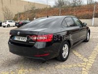 Usado Skoda Superb Active 150 CV (110 kW) 2018 Negro Berlina