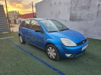 Usado Ford Fiesta 80 CV (58 kW) 2005 Azul Utilitario