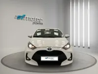 Usado Toyota Yaris Hybrid Active 116 CV (85 kW) 2021 Blanco metalizado Berlina