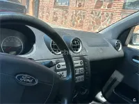 Usado Ford Fiesta Trend 68 CV (50 kW) 2005 Azul Utilitario