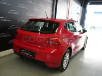 Usado Seat Ibiza Style 90 CV (66 kW) 2019 Rojo Utilitario