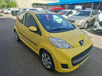 Usado Peugeot 107 54 CV (39 kW) 2009 Amarillo Utilitario