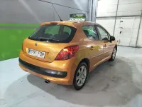 Usado Peugeot 207 90 CV (66 kW) 2007 Marrón Berlina