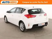 Usado Toyota Auris Active 132 CV (97 kW) 2015 Blanco Utilitario