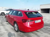 Usado Skoda Octavia Ambition 116 CV (85 kW) 2022 Rojo Familiar