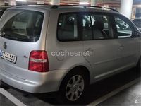 Usado VW Touran Trendline 136 CV (100 kW) 2004 Gris / plata Monovolumen