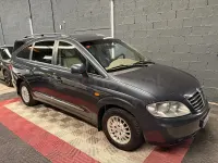 Usado SsangYong Rodius Limited 165 CV (121 kW) 2012 Gris / plata Monovolumen