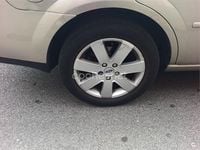 Usado Ford Mondeo Ghia 130 CV (95 kW) 2004 Beige Berlina