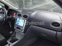 Usado Ford Focus Titanium 125 CV (91 kW) 2010 Gris / plata Berlina
