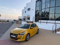 Usado Peugeot 208 Allure 100 CV (73 kW) 2020 Amarillo Utilitario