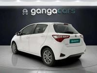 Usado Toyota Yaris Hybrid Active 99 CV (72 kW) 2019 Blanco Utilitario