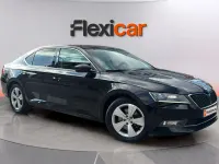 Usado Skoda Superb Active 150 CV (110 kW) 2019 Negro Berlina