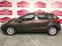 Usado Kia Rio 86 HP (63 kW) 2014 Castanho Citadino