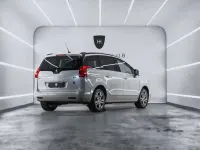 Usado Peugeot 5008 Allure 120 CV (88 kW) 2015 Blanco Monovolumen