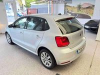 Usado VW Polo Advance 90 CV (66 kW) 2014 Gris Utilitario