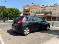 Usado Hyundai i30 Comfort 109 CV (80 kW) 2010 Negro Berlina