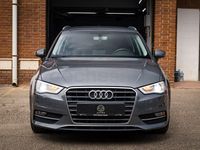 Usado Audi A3 Attraction 150 CV (110 kW) 2016 Gris / plata Berlina