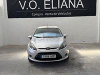 Usado Ford Fiesta Trend 70 CV (51 kW) 2011 Gris / plata Utilitario