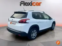 Usado Peugeot 2008 Active 100 CV (73 kW) 2019 Blanco SUV