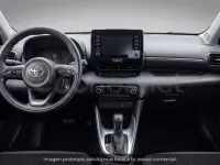 Usado Toyota Yaris Hybrid Active 100 CV (73 kW) 2020 Blanco Berlina