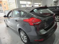 Usado Ford Focus 125 CV (91 kW) 2015 Gris / plata Berlina