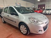 Usado Renault Clio IV 75 CV (55 kW) 2012 Gris / plata Berlina