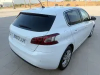 Usado Peugeot 308 Style 100 CV (73 kW) 2015 Blanco Berlina