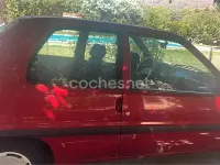Usado Peugeot 106 58 CV (42 kW) 1994 Granate Utilitario