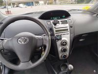 Usado Toyota Yaris 90 CV (66 kW) 2006 Gris / plata Berlina