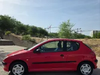 Usado Peugeot 206 75 CV (55 kW) 2001 Rojo Berlina