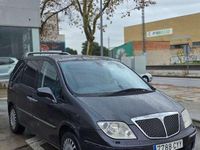 Usado Lancia Phedra 128 CV (94 kW) 2004 Gris / plata Monovolumen