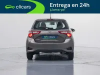Usado Toyota Yaris City 69 CV (50 kW) 2017 Gris Utilitario