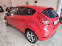 Usado Ford Fiesta Trend 70 CV (51 kW) 2012 Rojo Utilitario