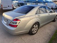 Usado Mercedes S500 306 CV (225 kW) 2006 Gris / plata Berlina
