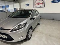 Usado Ford Fiesta Trend 70 CV (51 kW) 2012 Gris / plata Utilitario
