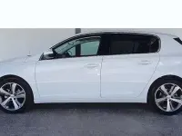 Usado Peugeot 308 Allure 130 CV (95 kW) 2019 Blanco