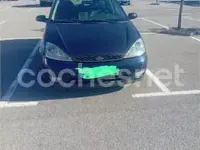 Usado Ford Focus Ghia 115 CV (84 kW) 2002 Azul Berlina
