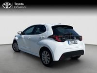 Usado Toyota Yaris Hybrid Active 116 CV (85 kW) 2023 Blanco Berlina